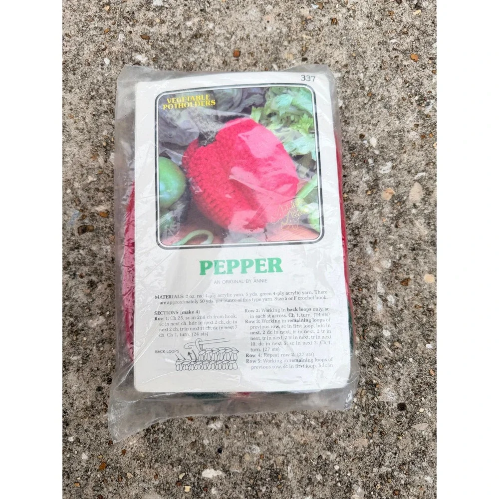 Annie's Attic Pepper‎ Vegetable Potholder Crochet Kit 337 Vintage Red Green Yarn